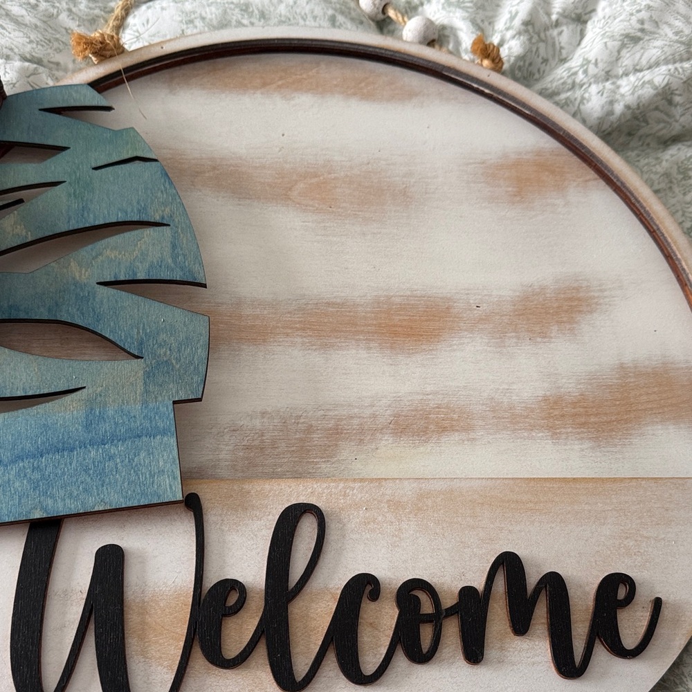 Sea Turtle Welcome Sign Wood Wall Decor with 4 additional inserts - Picture 3 of 3